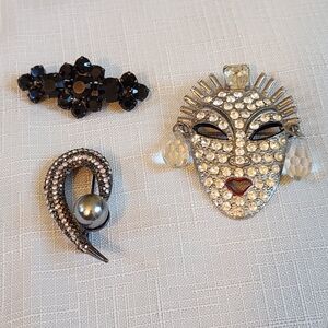 Sparkling Brooch Trio